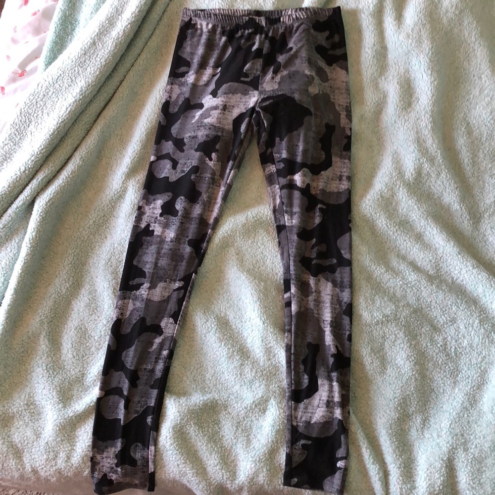 Black camo leggings